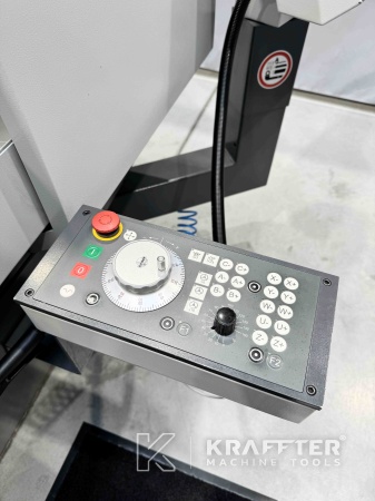 Pupitre de commande sur Rectifieuse par coordonnées CNC HAUSER S35-400 90095 