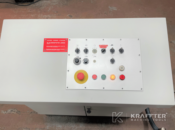 Pupitre de commande sur Affûteuse EWAG RS 15 20689-979
