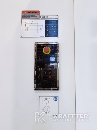 Centre d’usinage à métaux pour mécanique de précision MAZAK VTC 800/30SR 90187