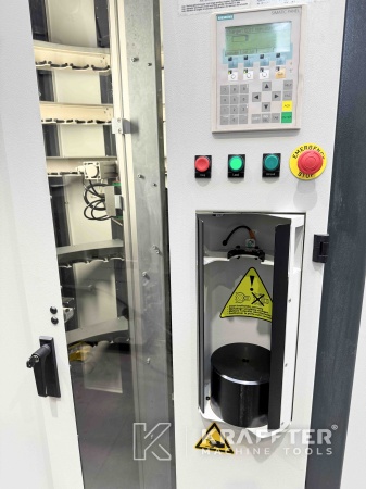 Pupitre de commande sur Centre d’usinage MIKRON UCP 600 Vario 90074