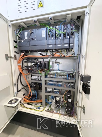 Armoire électrique industrielle sur MAZAK VTC 800/30SR 90187