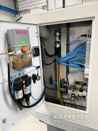 Armoire électrique industrielle sur BENZINGER TNI B6 90116