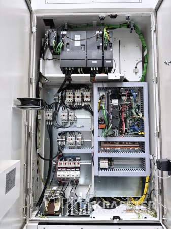 Armoire électrique industrielle sur MAZAK Mega Turn 900 90171