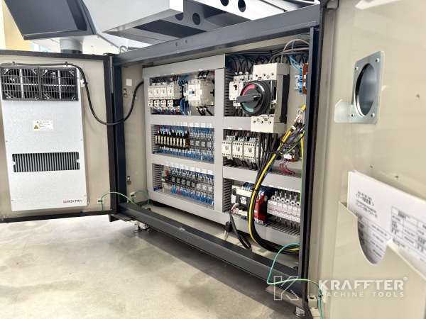 Armoire électrique industrielle sur OKAMOTO ACC42 SA-iQ 90152