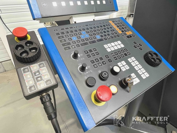 Pupitre de commande sur Centre d’usinage MIKRON HSM 800 20690-041