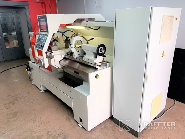 Machines industrielles pour le tournage Tour CNC par apprentissage DMT KERN Status 20689-933