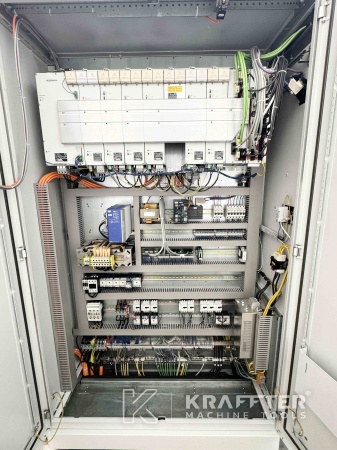 Armoire électrique sur Centre d'usinage vertical Hermle C 30 U dynamic (86) - Kraffter