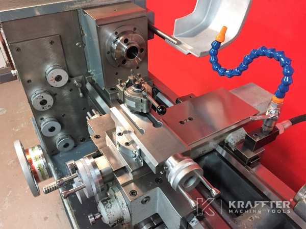 Machines industrielles pour le tournage Tour conventionnel SCHAUBLIN 150 20689-898