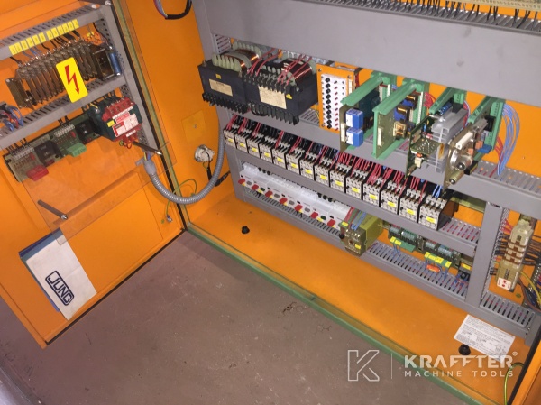 Armoire électrique pour machine industrielle JUNG JF 415 P 20689-896