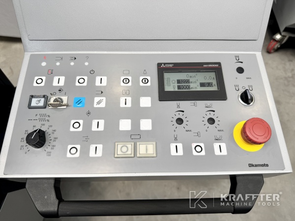 Pupitre de commande sur Rectifieuse plane CNC OKAMOTO ACC42 SA-iQ 90152